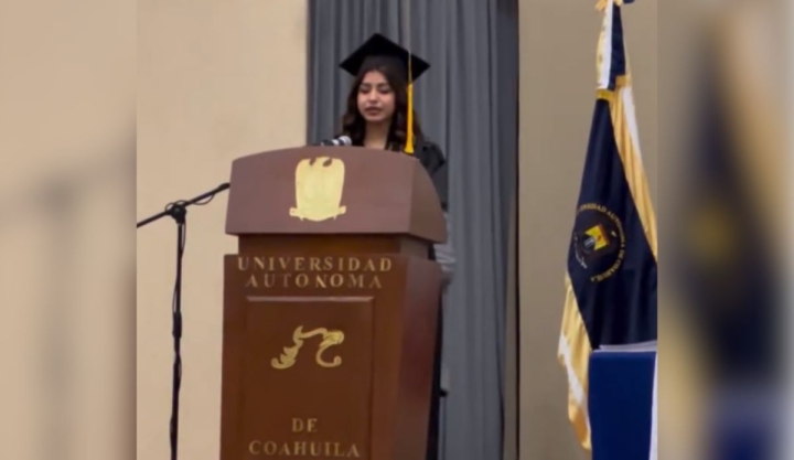 Joven se grad&uacute;a tras a&ntilde;os trabajando como botarga del Dr. Simi | Video viral