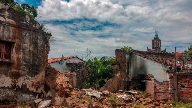 Una vista de los edificios dañados después del terremoto de magnitud 7.6 en Colima, México, el 19 de septiembre de 2022. El Servicio Sismológico Nacional explicó que el fenómeno ocurrió a la 1:05 p.m. (hora del centro de México), con epicentro a 59 km al sur de Coalcomán, Michoacán, en la costa del Pacífico. Tenía una profundidad de 15 km.