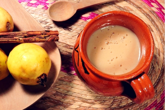 Aprovecha la temporada de guayabas con un delicioso atole frutal