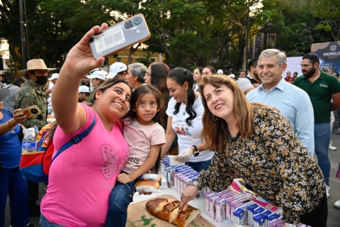 Encabeza gobernadora Margarita Gonz&aacute;lez Saravia la partida de la tradicional rosca de reyes magos