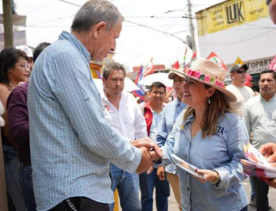 Manifiestan su respaldo familias de la Satélite a Lucy Meza