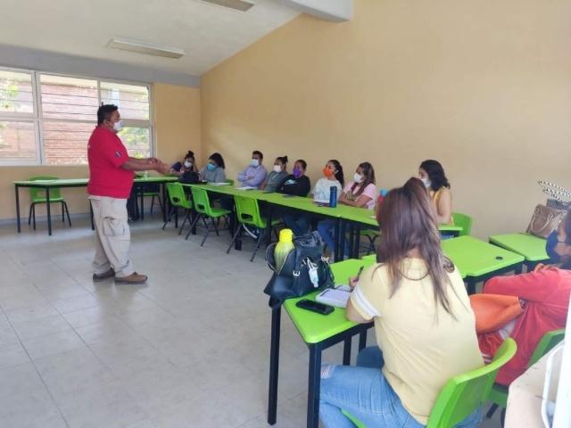  Los cursos están abiertos para los profesores de todas las escuelas del municipio.