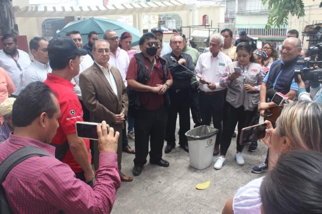 Con líderes del comercio se dialoga para cumplir con las disposiciones municipales, externó el secretario del Ayuntamiento. 