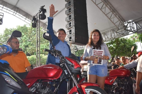 Durante el evento rifaron cientos de regalos, incluidas cinco motocicletas.