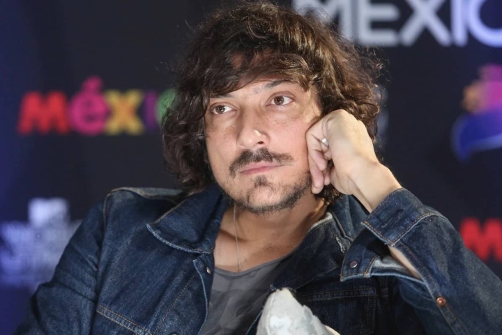 León Larregui fue agredido en Paris