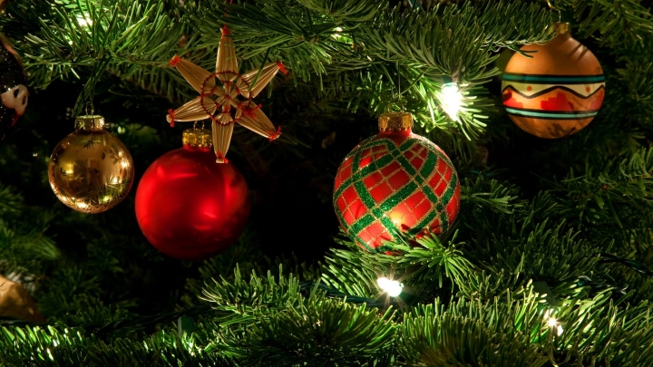 Te mostramos el significado de los colores de las esferas de navidad