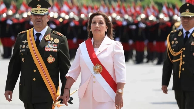 La presidenta de Perú, Dina Boluarte, se dice abierta a adelantar las elecciones