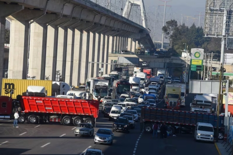 Transportistas anuncian paro nacional el pr&oacute;ximo 6 de abril