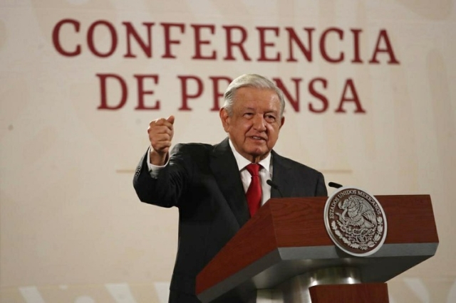 AMLO explica el significado del bastón de mando
