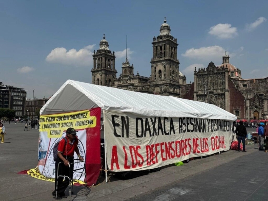 Protestan Organizaciones de Oaxaca frente a Palacio Nacional