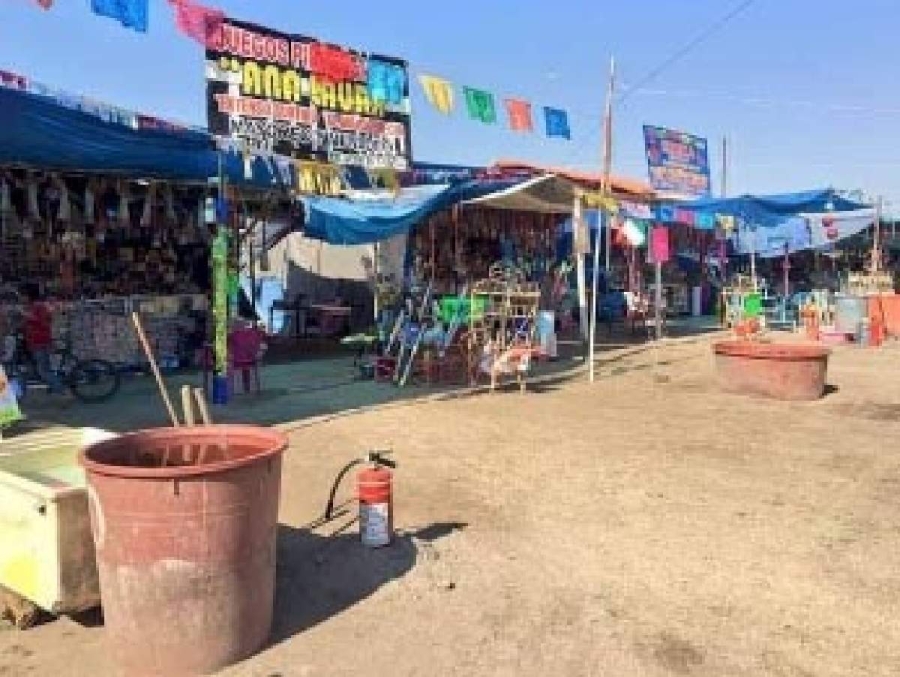 Los vendedores del tianguis de cohetes deben contar con todas las medidas de seguridad.