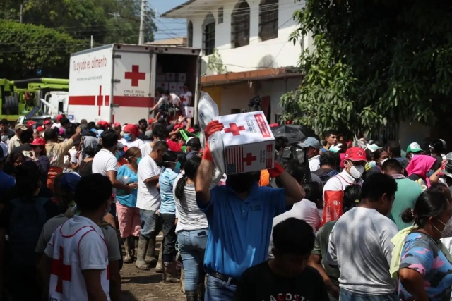 Cruz Roja entrega más de 76 toneladas de ayuda a damnificados en Veracruz