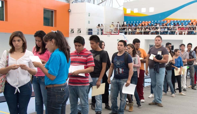 Doce mil 800 jóvenes buscan ingresar a la UAEM