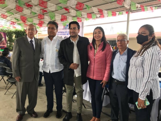 Funcionarios estatales y municipales pusieron en marcha el nuevo ciclo escolar en Atlatlahucan.