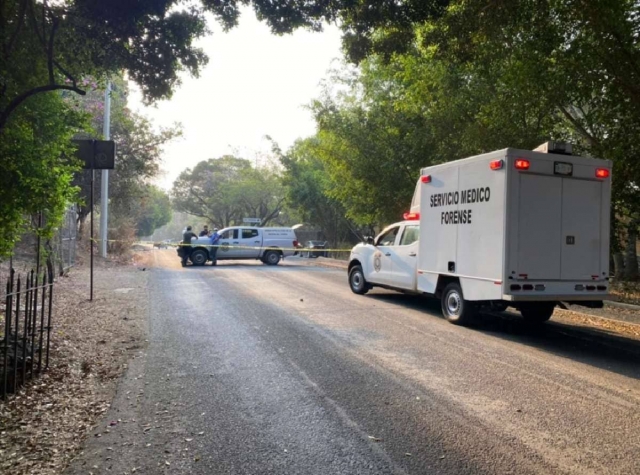 El tráfico por la carretera federal quedó temporalmente cerrado.