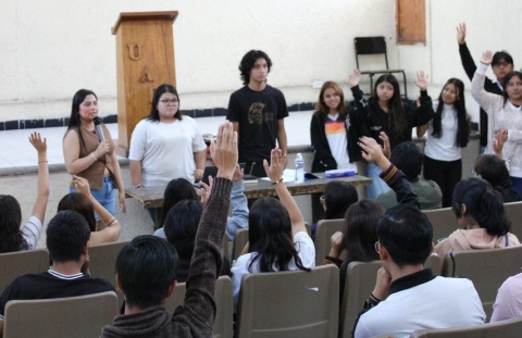 Regresan estudiantes de la Escuela Preparatoria 1 de UAEM a clases, en modalidad virtual