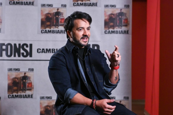Luis Fonsi califica de 'vergonzosas' las redadas del ICE y respalda las protestas de artistas latinos en Estados Unidos