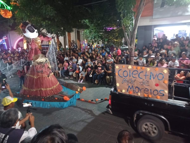 El evento incluyó carros alegóricos y un tapete monumental.