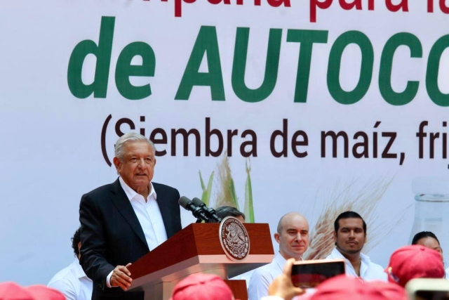 Anuncia AMLO entrega de fertilizantes a productores morelenses