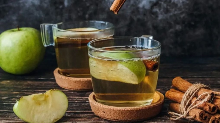 Infusión de manzana y canela para acelerar el metabolismo