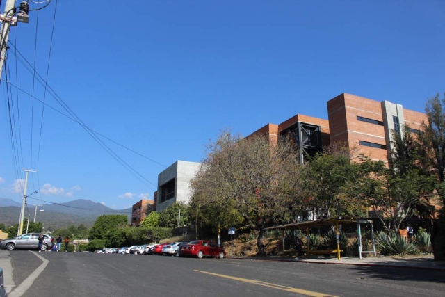 El edificio sede de la Escuela de Turismo.