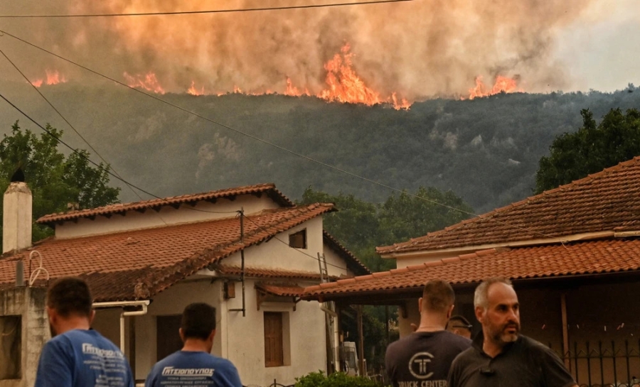 Incendios en Grecia dejan seis bomberos heridos y cientos evacuados