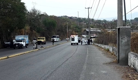 Localizan cadáver envuelto en una cobija en Xochitepec