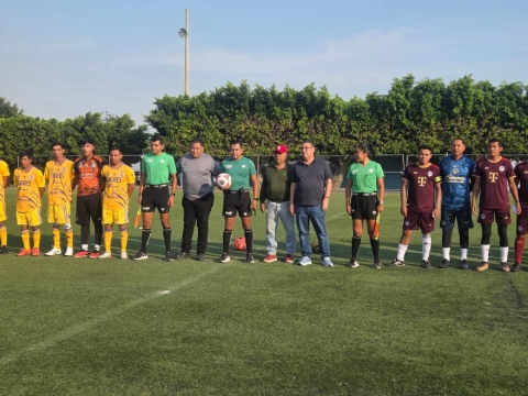 El senador V&iacute;ctor Mercado fue el encargado de dar la patada inaugural de este torneo, que ha mostrado un gran nivel futbol&iacute;stico.