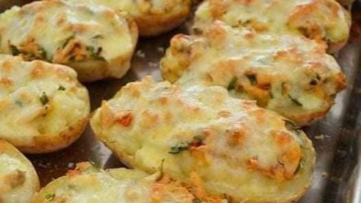 Prepara unas ricas papas rellenas de pollo con esta receta al gratín