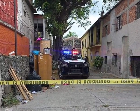   Vecinos de la zona encontraron a los hombres tirados en la privada.