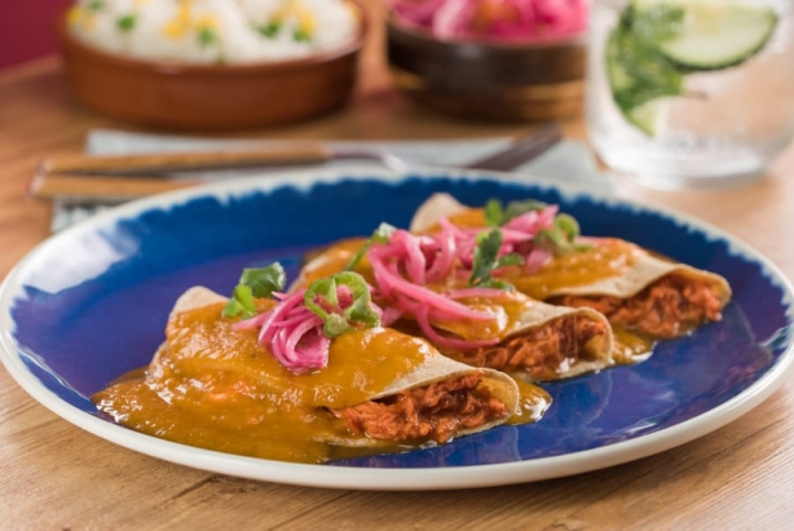 Prepara unas deliciosas enchiladas en salsa de habanero