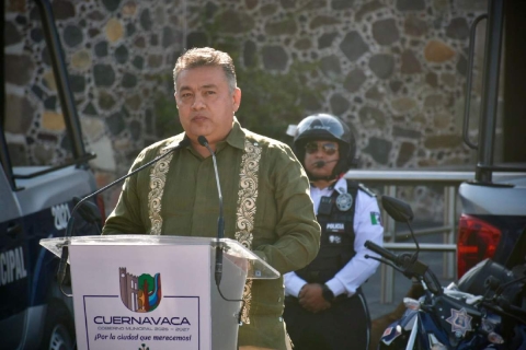 Miguel Ángel Urrutia, titular de la SSPC, participó en el acto de entrega de equipamiento ayer a policías de Cuernavaca. 