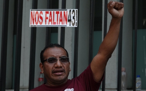 Vidulfo Rosales deja defensa de familiares de los 43 normalistas de Ayotzinapa