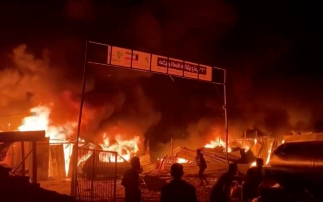 Ataque israelí deja 35 muertos en zona de desplazados en Gaza