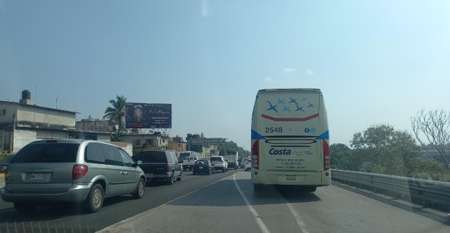 Carga vehicular en la autopista México-Acapulco