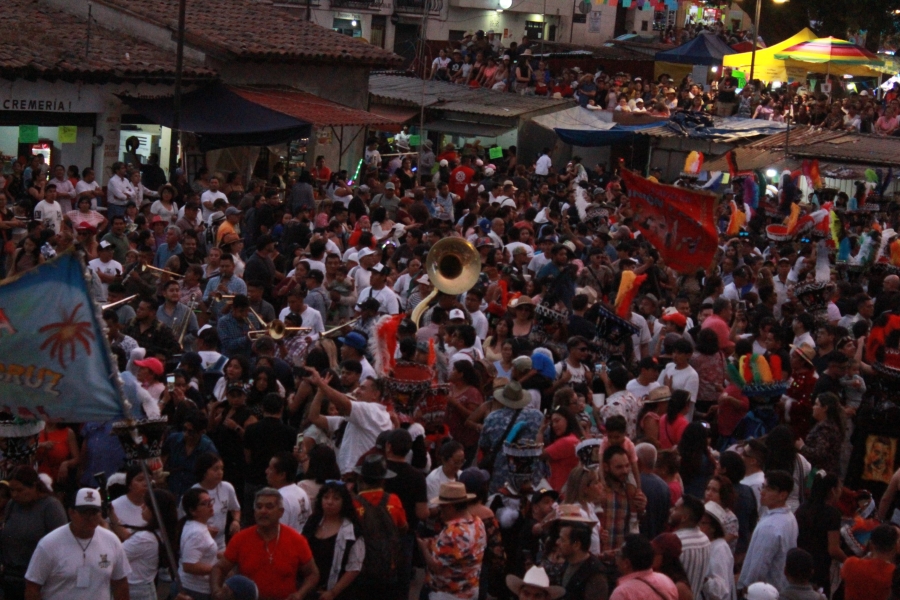 Gran afluencia en carnaval de Tepoztlán 2025