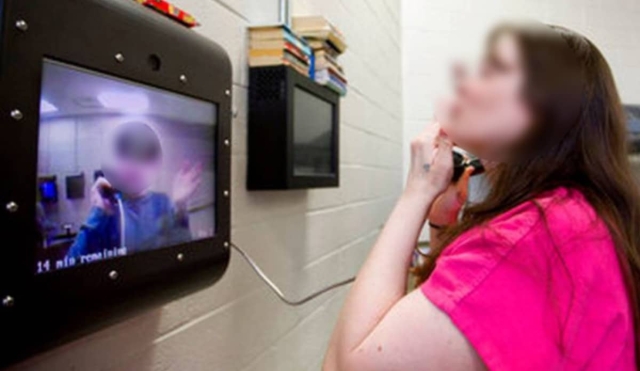 Ordenan permitir a reclusa contactarse con su hija por videollamada