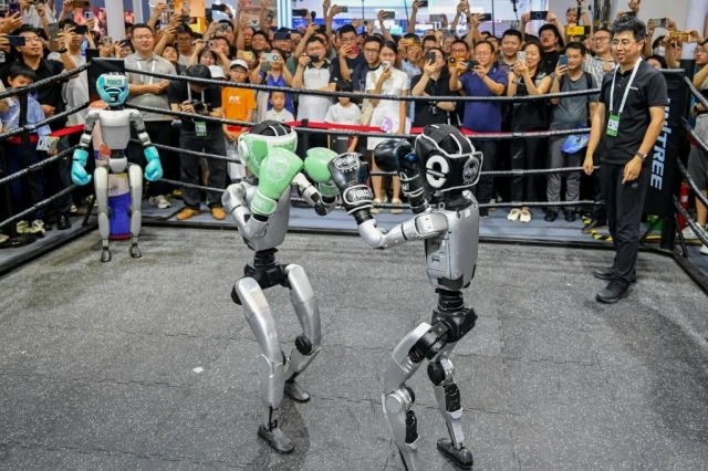 China exhibe robots humanoides y refuerza su ambición por liderar el desarrollo de la inteligencia artificial