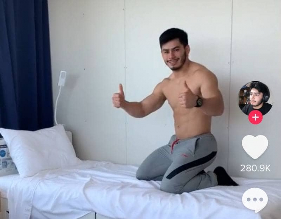 Atleta mexicano pone a prueba cama 