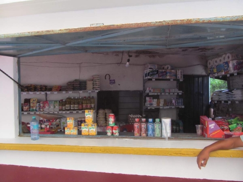 La regidora dijo que los productos que se ofrecen son a menores precios que otros establecimientos comerciales.