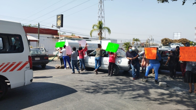 Bloqueo en carretera Xoxocotla-Zacatepec