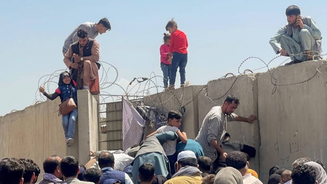 Pánico y caos en el aeropuerto de Kabul.