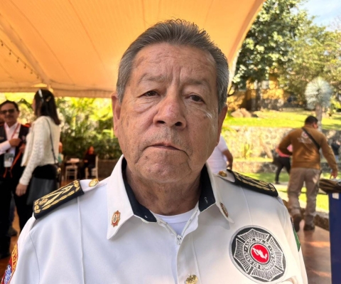 Arrastra México déficit de bomberos