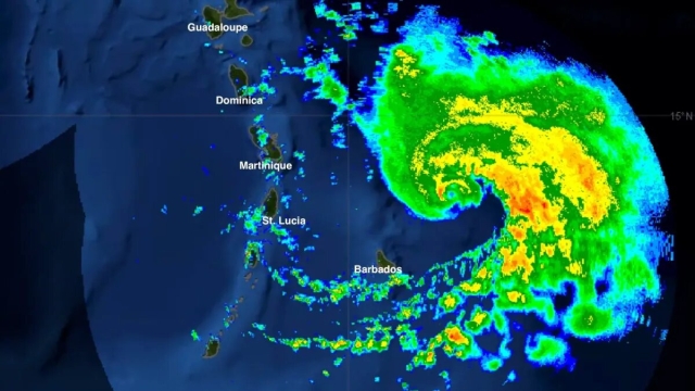 Huracán &#039;Tammy&#039; se fortalece en el Atlántico rumbo al noreste