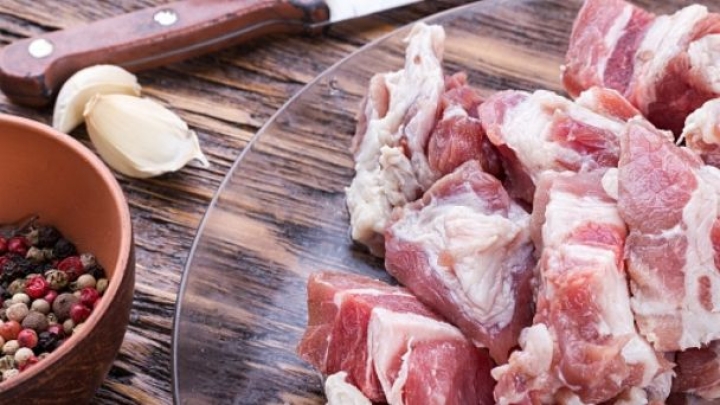 ¿Sin ideas para la comida? Prepara estos trocitos de carne con limón, mostaza y miel