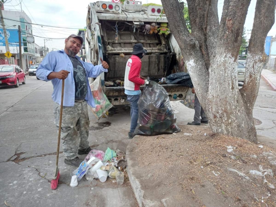 El funcionario dijo que uno de los puntos de acumulación de basura que se ha normalizado es el camellón en el fraccionamiento “Reforma”. Algo semejante ocurre con la biblioteca de la cabecera municipal.