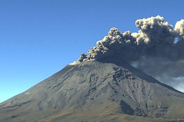 Suspenden vuelos en Aeropuerto de Puebla por ceniza del Popocatépetl