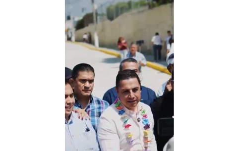 Entrega Eder Rodr&iacute;guez Casillas rehabilitaci&oacute;n de avenida principal a vecinos de la Otilio Monta&ntilde;o