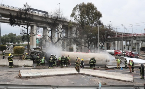 Ruptura de tanque generó fuga y explosión de pipa; Fiscalía descarta bache