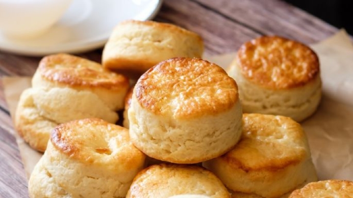Bisquets de mantequilla, prueba esta versión rápida del clásico pan dulce para el desayuno
